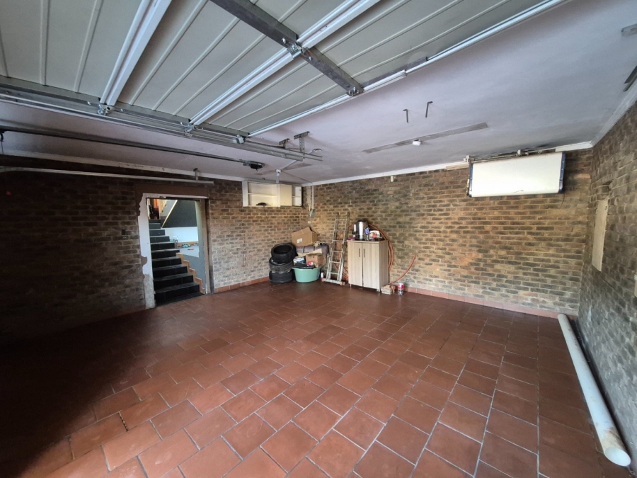 4 Bedroom Property for Sale in Laudium Gauteng