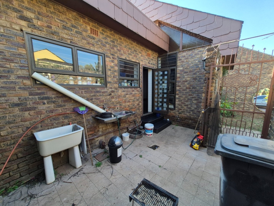 4 Bedroom Property for Sale in Laudium Gauteng