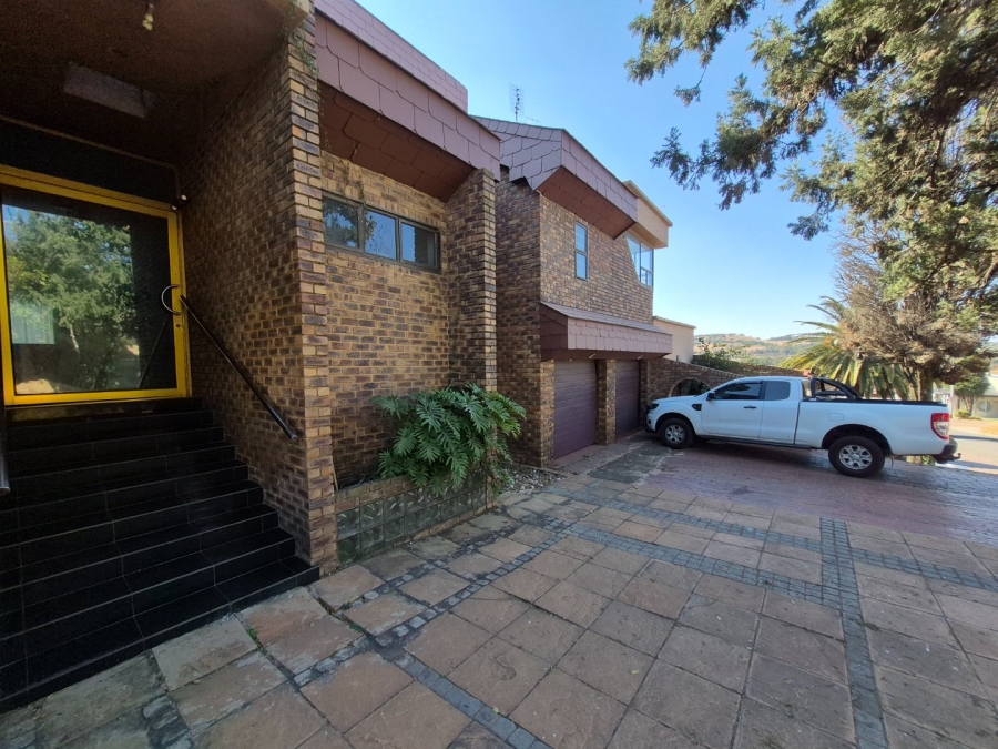 4 Bedroom Property for Sale in Laudium Gauteng