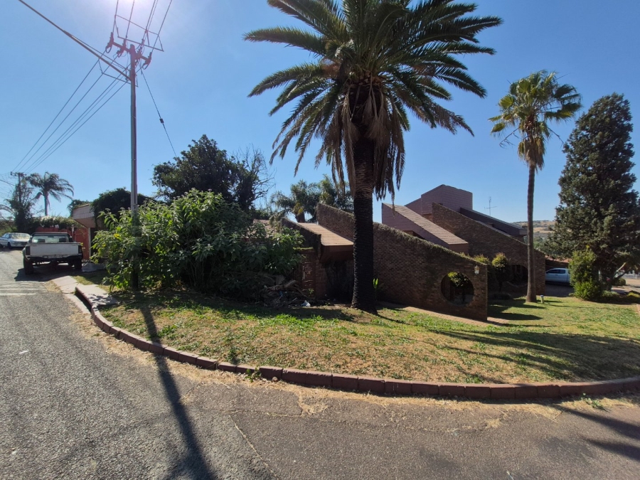 4 Bedroom Property for Sale in Laudium Gauteng