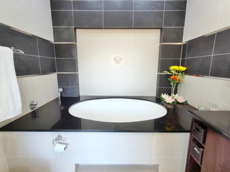 4 Bedroom Property for Sale in Vaal Marina Gauteng