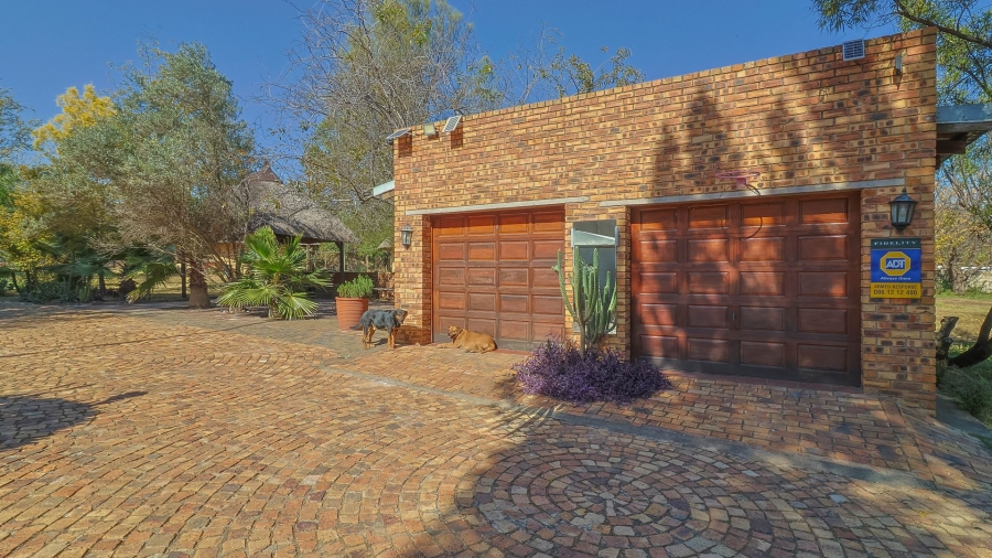  Bedroom Property for Sale in Chartwell Gauteng