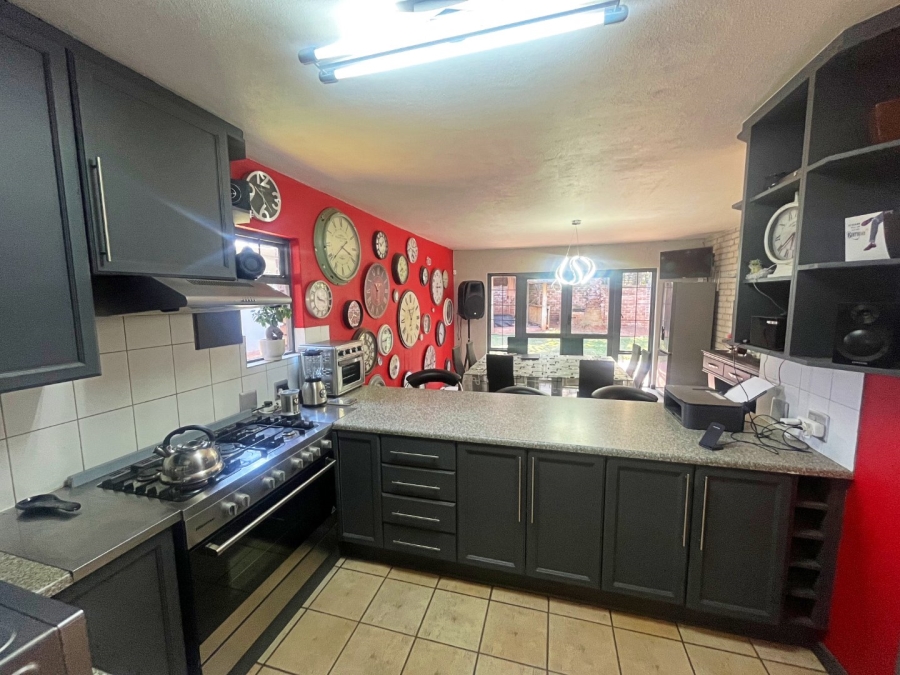 4 Bedroom Property for Sale in Val de Grace Gauteng