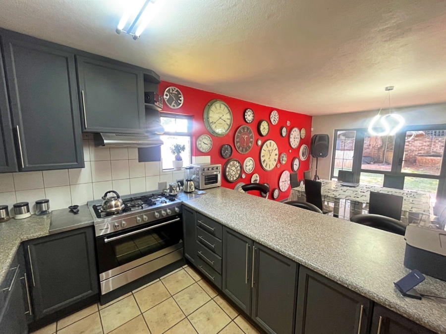 4 Bedroom Property for Sale in Val de Grace Gauteng