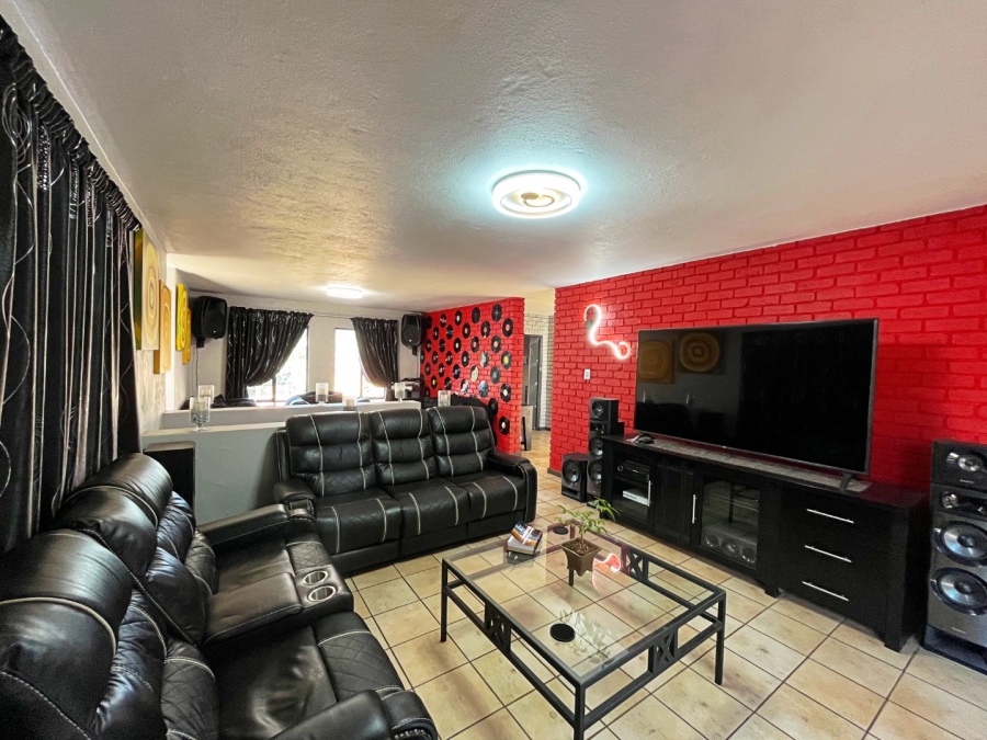 4 Bedroom Property for Sale in Val de Grace Gauteng