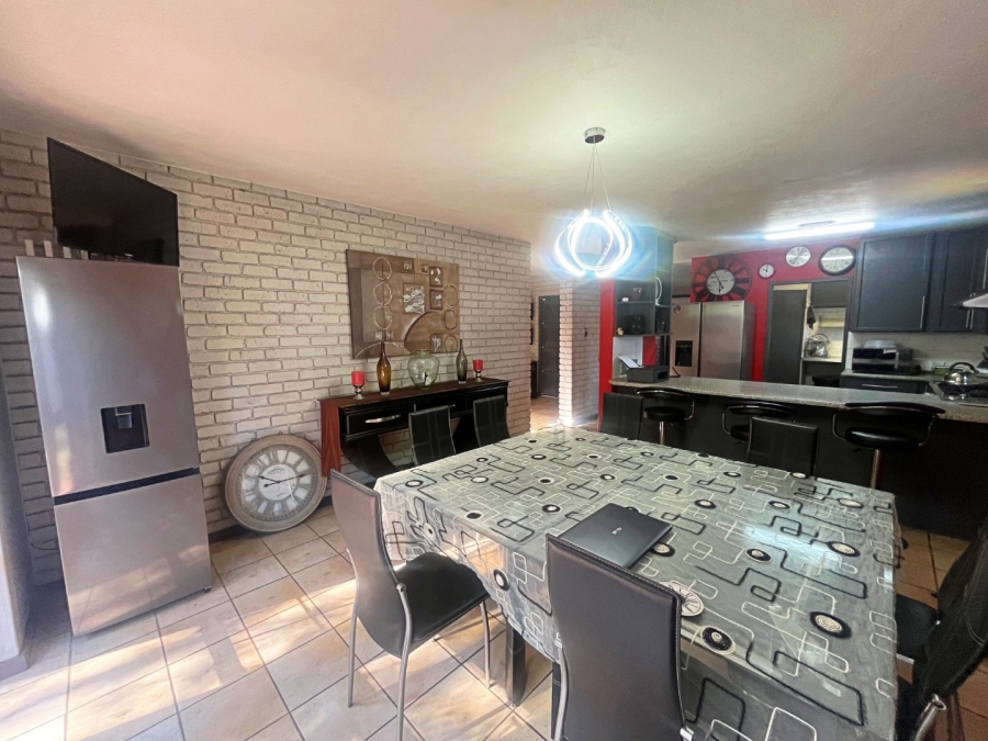 4 Bedroom Property for Sale in Val de Grace Gauteng