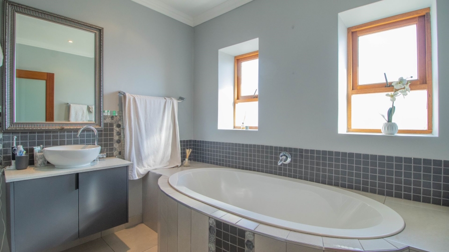 4 Bedroom Property for Sale in Greenstone Hill Gauteng