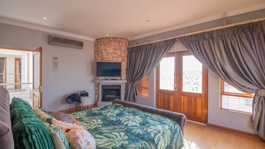 4 Bedroom Property for Sale in Greenstone Hill Gauteng