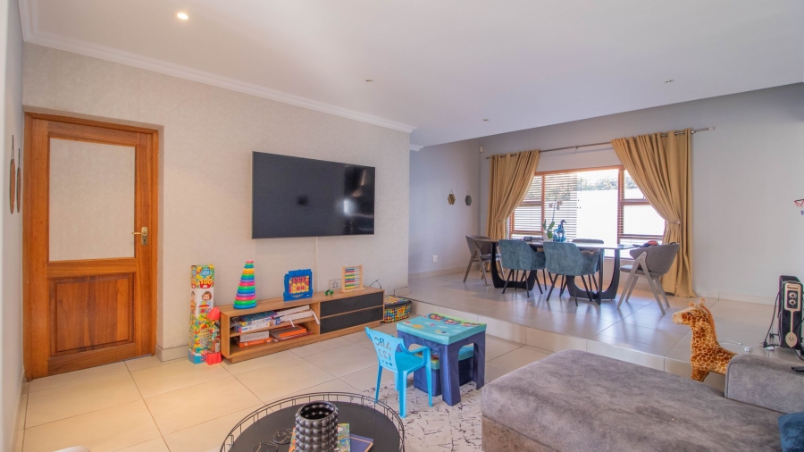 4 Bedroom Property for Sale in Greenstone Hill Gauteng
