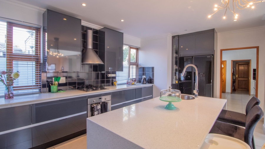 4 Bedroom Property for Sale in Greenstone Hill Gauteng