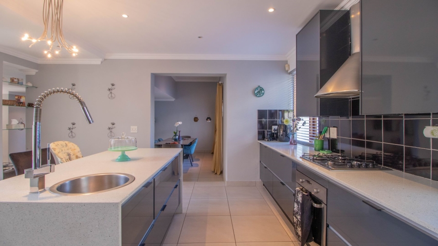 4 Bedroom Property for Sale in Greenstone Hill Gauteng