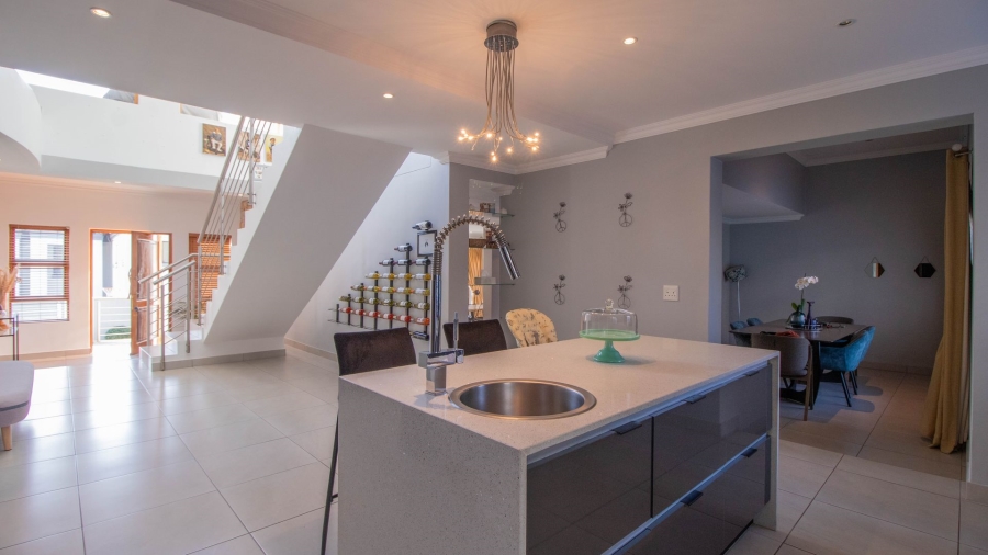 4 Bedroom Property for Sale in Greenstone Hill Gauteng