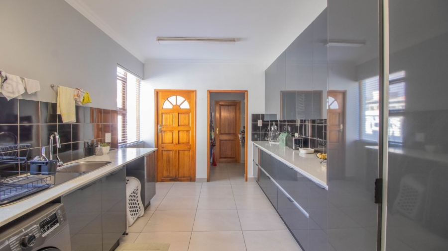 4 Bedroom Property for Sale in Greenstone Hill Gauteng
