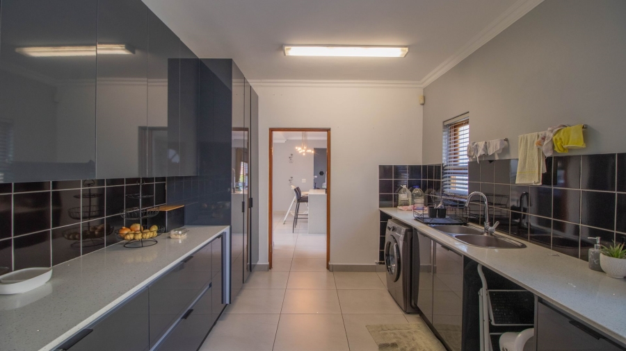 4 Bedroom Property for Sale in Greenstone Hill Gauteng