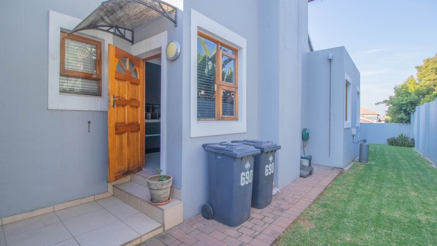 4 Bedroom Property for Sale in Greenstone Hill Gauteng