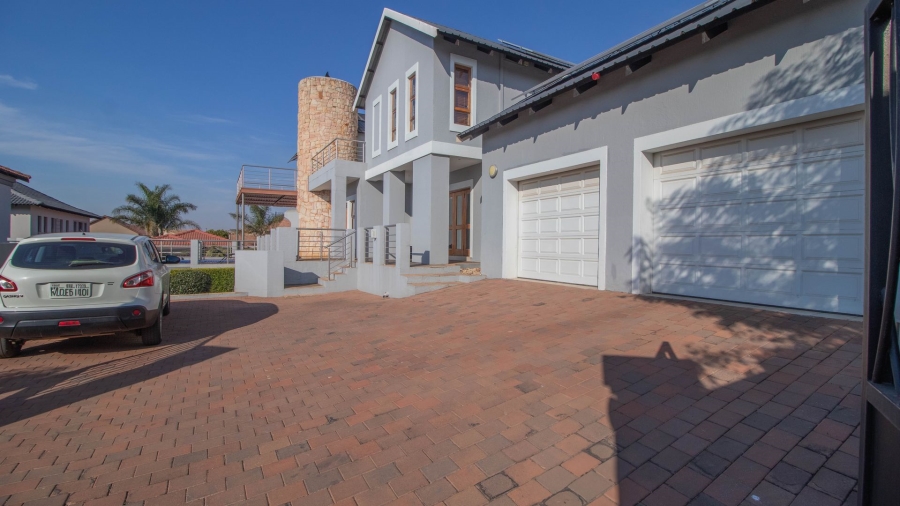 4 Bedroom Property for Sale in Greenstone Hill Gauteng