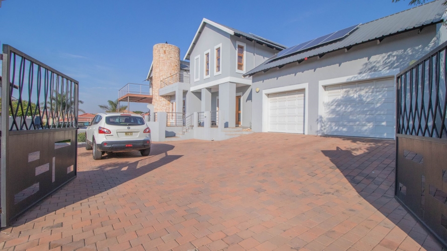 4 Bedroom Property for Sale in Greenstone Hill Gauteng