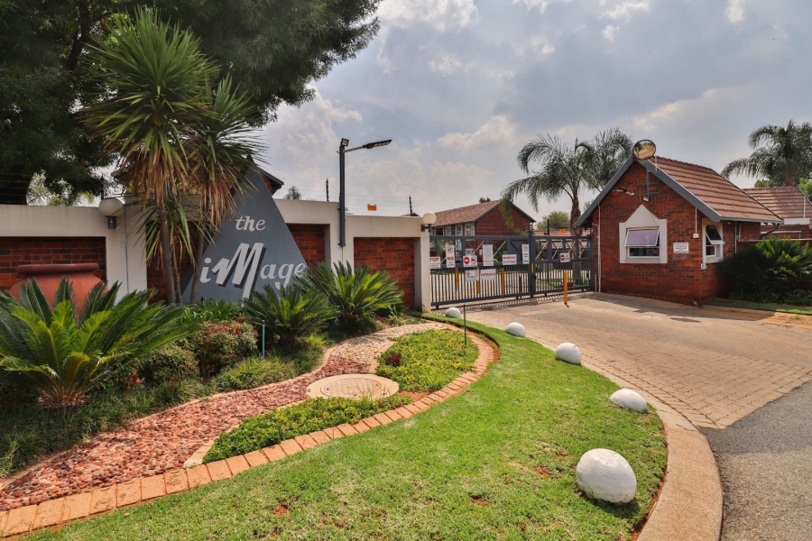 2 Bedroom Property for Sale in Glen Marais Gauteng