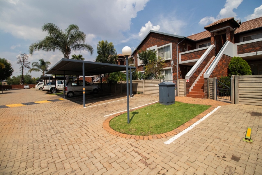 2 Bedroom Property for Sale in Glen Marais Gauteng