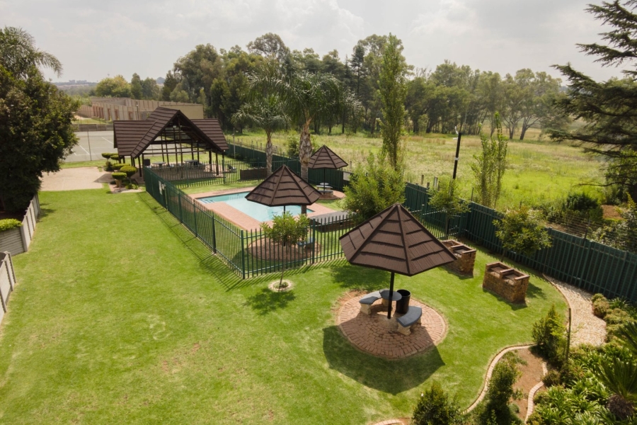 2 Bedroom Property for Sale in Glen Marais Gauteng