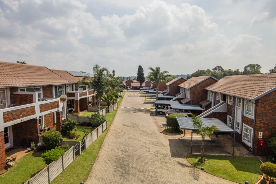 2 Bedroom Property for Sale in Glen Marais Gauteng