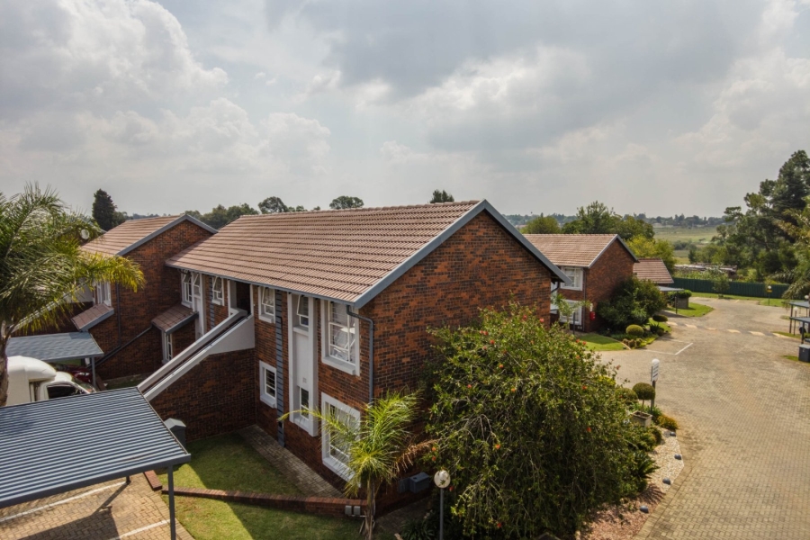 2 Bedroom Property for Sale in Glen Marais Gauteng