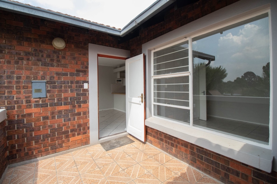 2 Bedroom Property for Sale in Glen Marais Gauteng