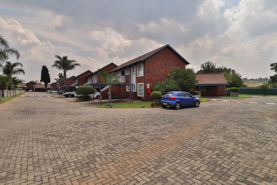 2 Bedroom Property for Sale in Glen Marais Gauteng