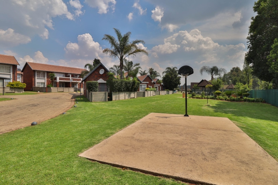2 Bedroom Property for Sale in Glen Marais Gauteng