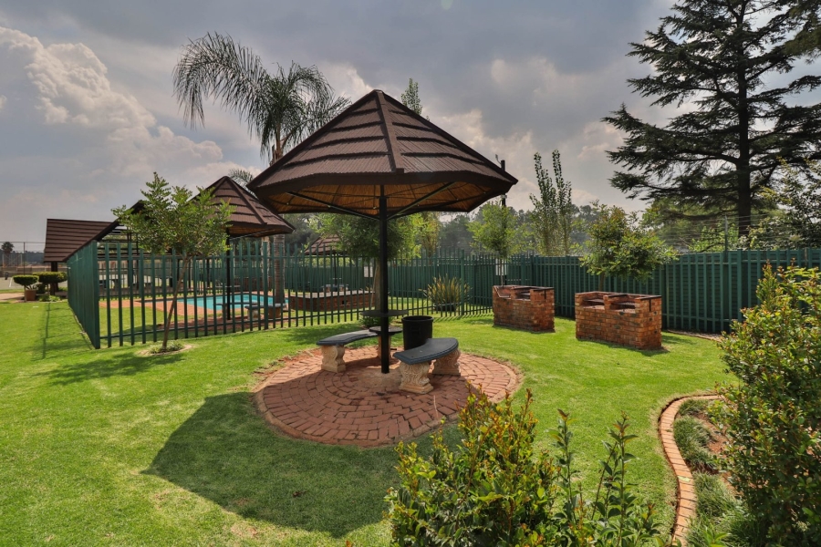 2 Bedroom Property for Sale in Glen Marais Gauteng