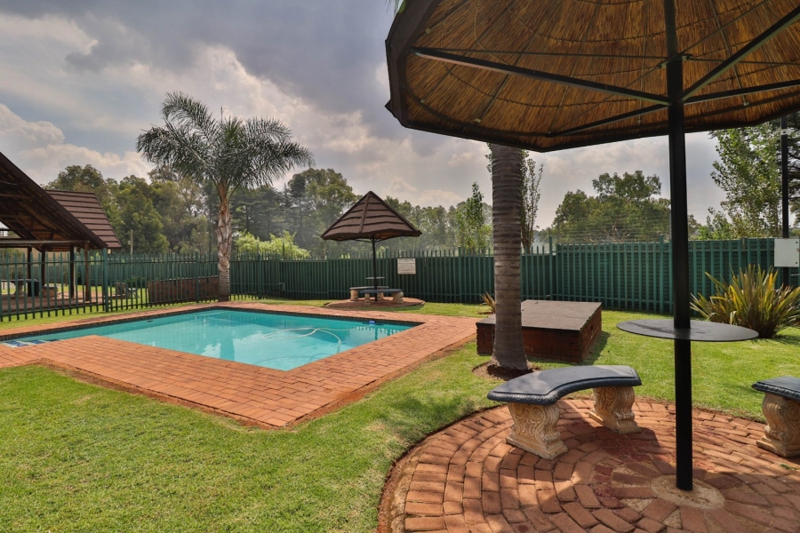 2 Bedroom Property for Sale in Glen Marais Gauteng