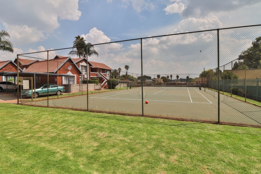 2 Bedroom Property for Sale in Glen Marais Gauteng