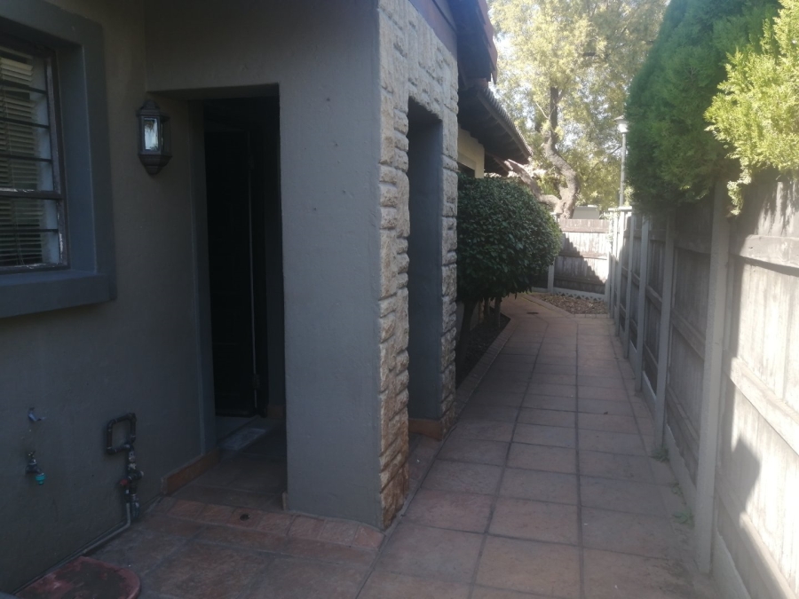 3 Bedroom Property for Sale in Broadacres Gauteng