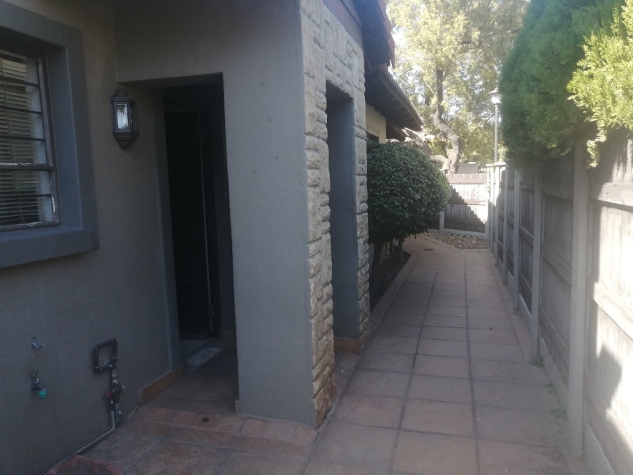 3 Bedroom Property for Sale in Broadacres Gauteng