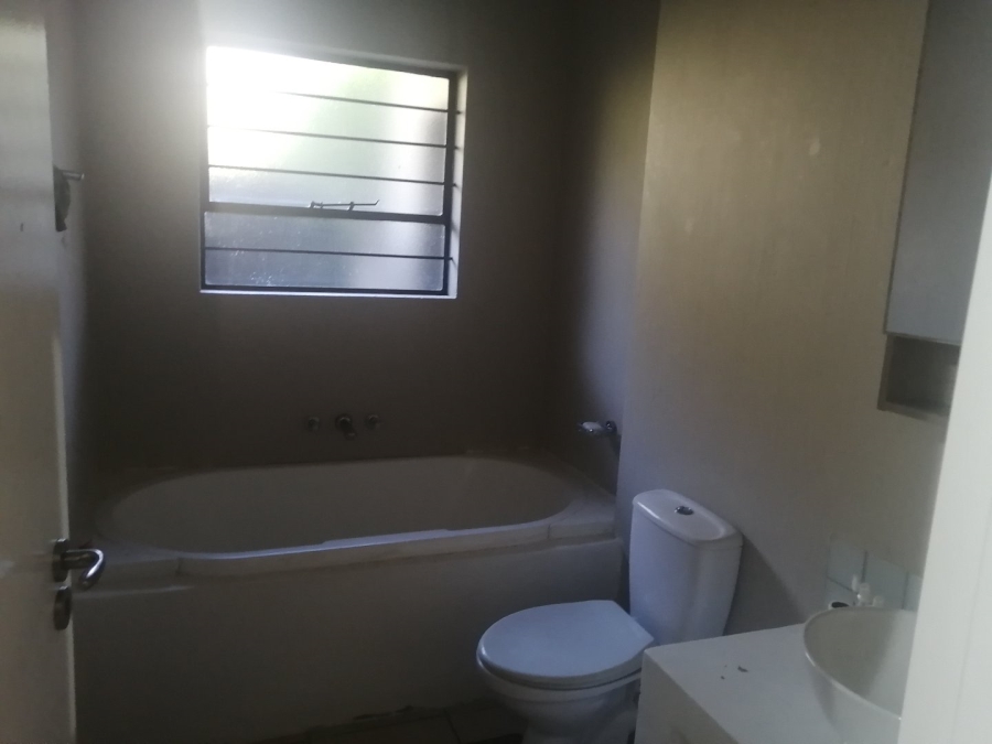 3 Bedroom Property for Sale in Broadacres Gauteng