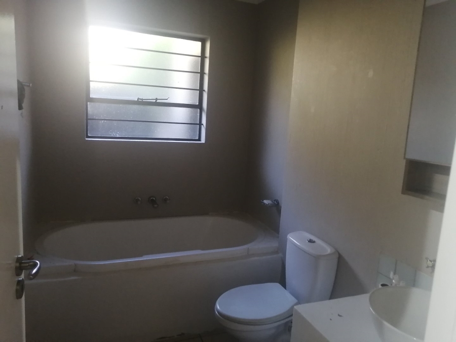 3 Bedroom Property for Sale in Broadacres Gauteng