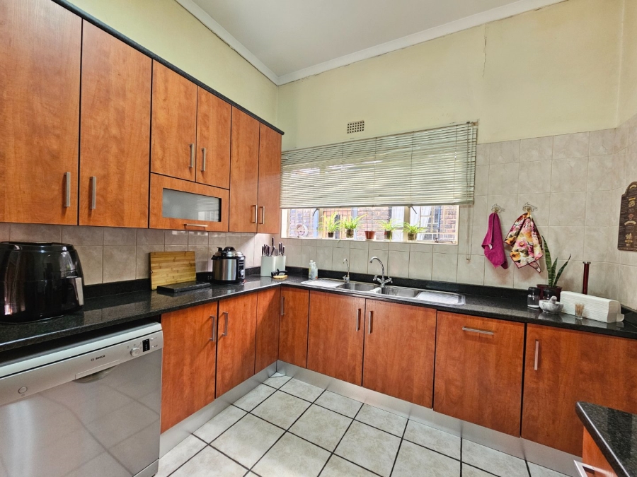 5 Bedroom Property for Sale in Vanderbijlpark Sw 2 Gauteng
