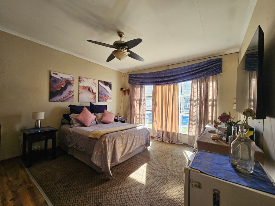 5 Bedroom Property for Sale in Vanderbijlpark Sw 2 Gauteng