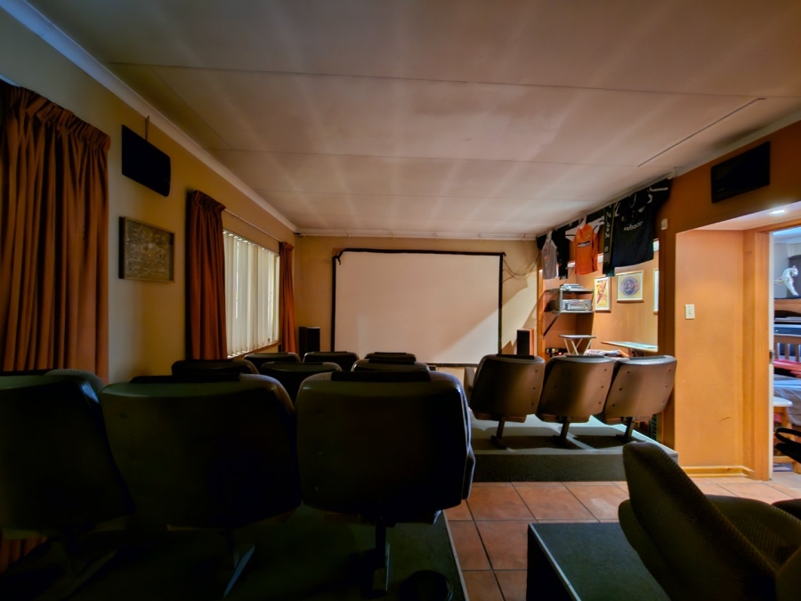 4 Bedroom Property for Sale in Vanderbijlpark SE 7 Gauteng