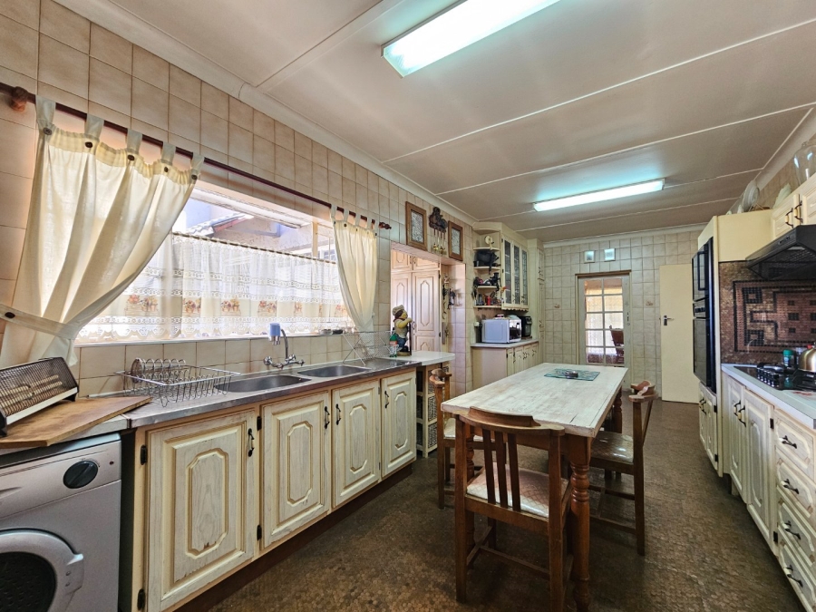 4 Bedroom Property for Sale in Vanderbijlpark SE 7 Gauteng