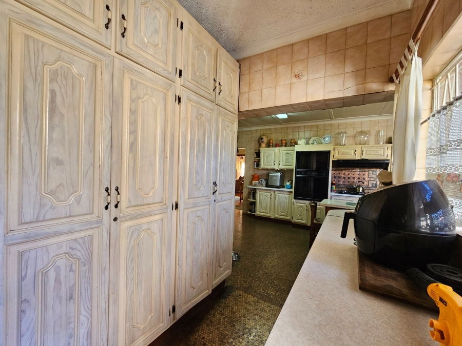 4 Bedroom Property for Sale in Vanderbijlpark SE 7 Gauteng