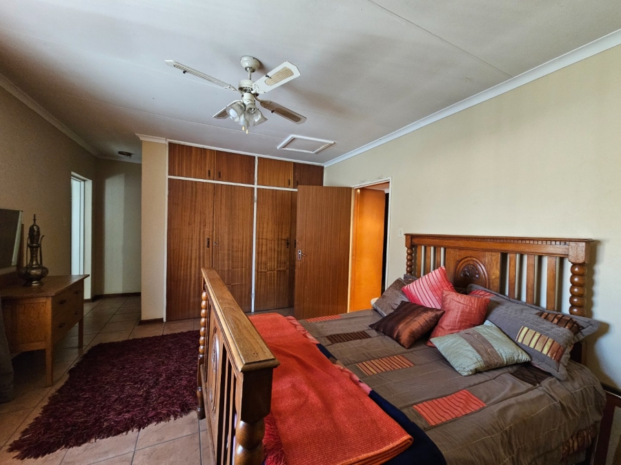4 Bedroom Property for Sale in Vanderbijlpark SE 7 Gauteng