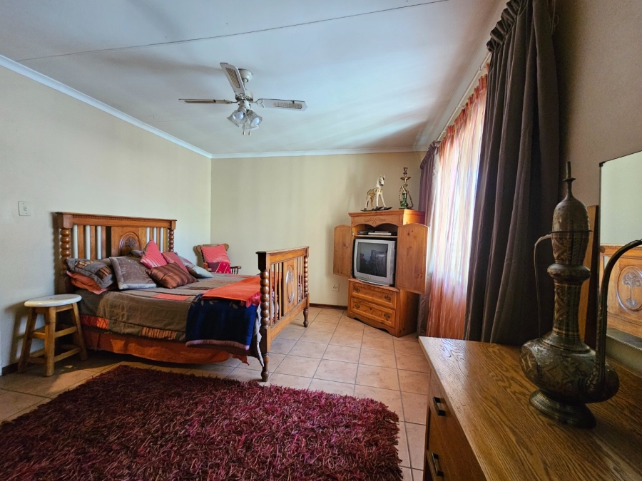 4 Bedroom Property for Sale in Vanderbijlpark SE 7 Gauteng