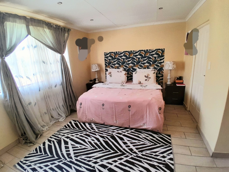 4 Bedroom Property for Sale in Halfway Gardens Gauteng
