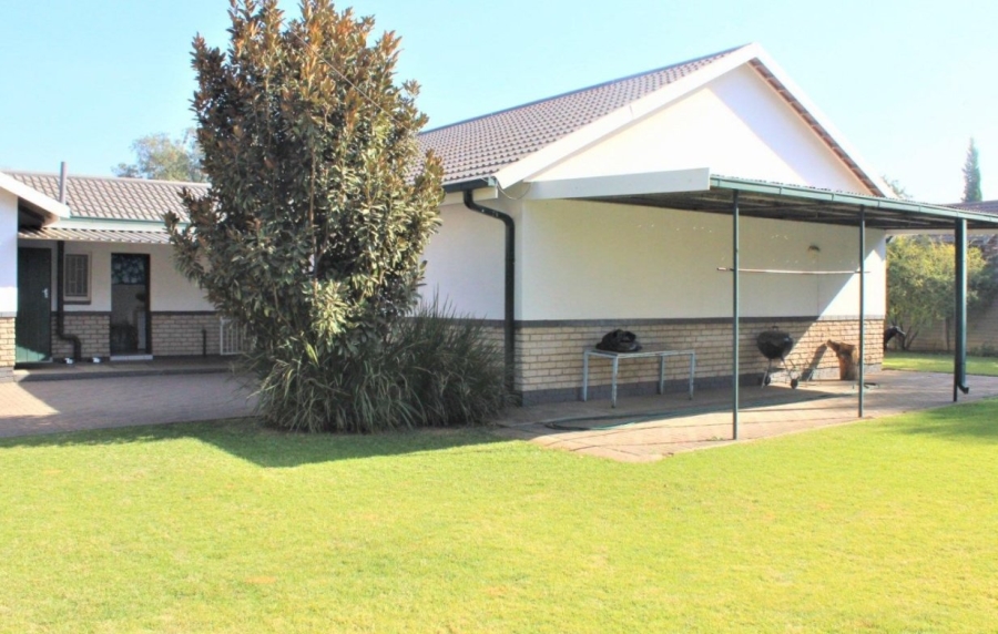 4 Bedroom Property for Sale in Vanderbijlpark Sw 2 Gauteng