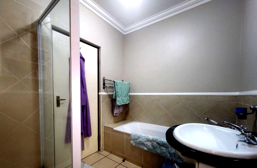 2 Bedroom Property for Sale in Sunninghill Gauteng