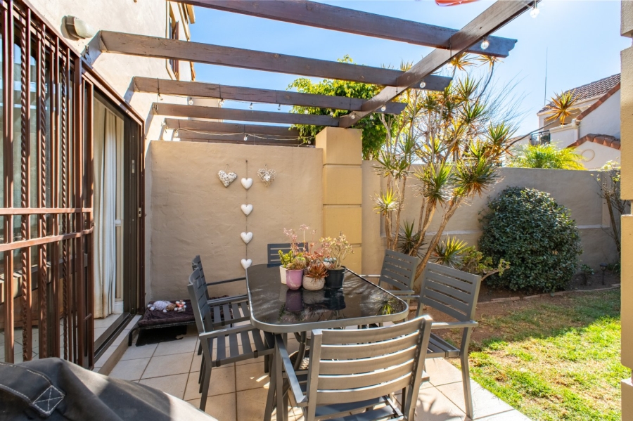 2 Bedroom Property for Sale in Sunninghill Gauteng