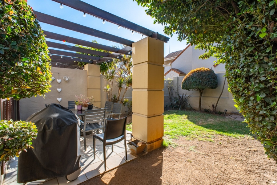 2 Bedroom Property for Sale in Sunninghill Gauteng