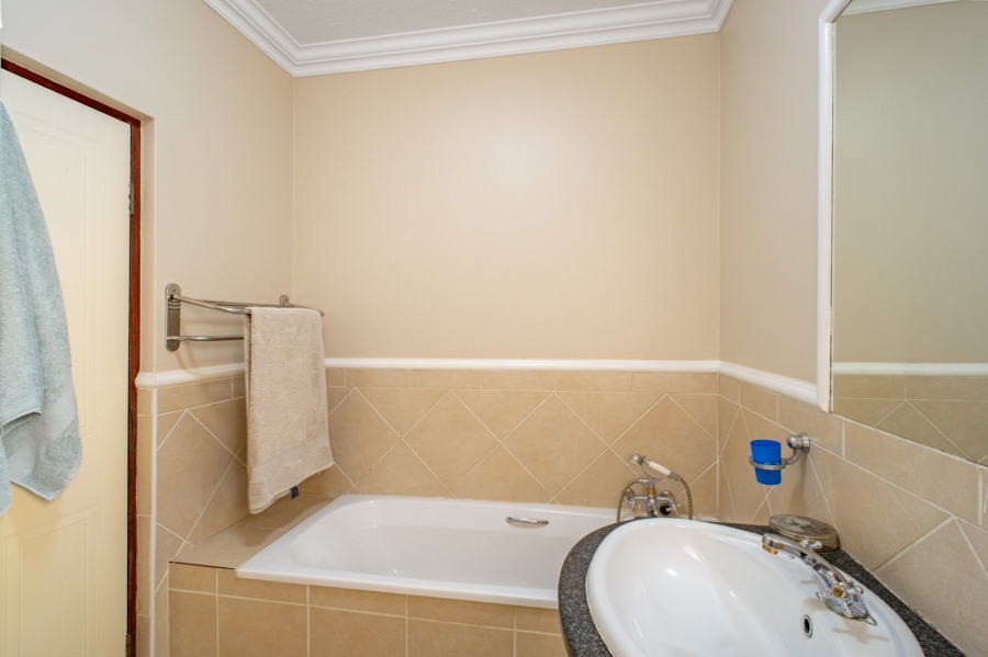 2 Bedroom Property for Sale in Sunninghill Gauteng