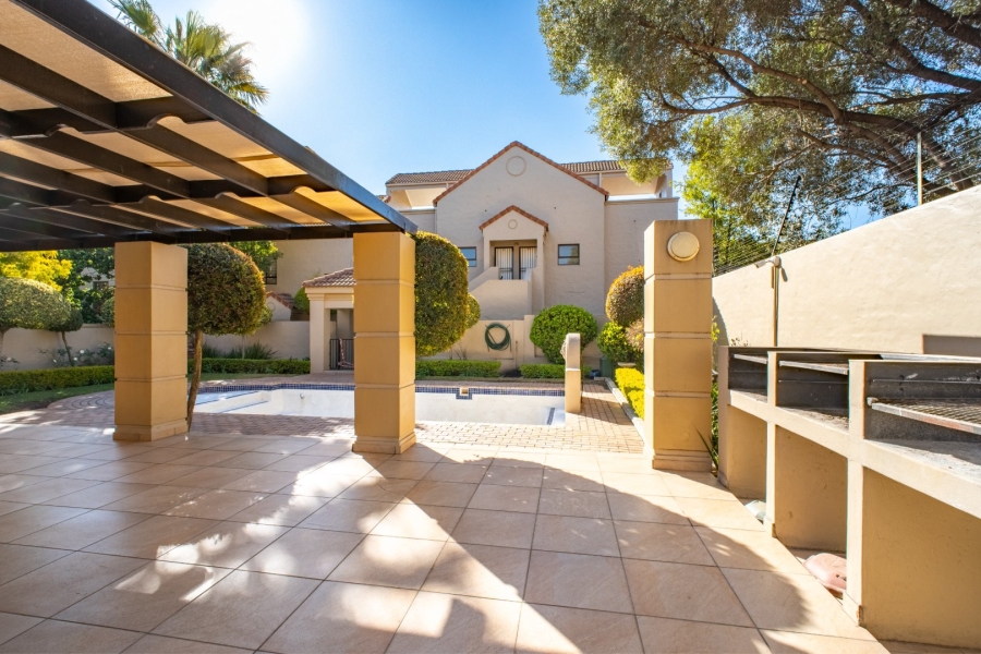 2 Bedroom Property for Sale in Sunninghill Gauteng